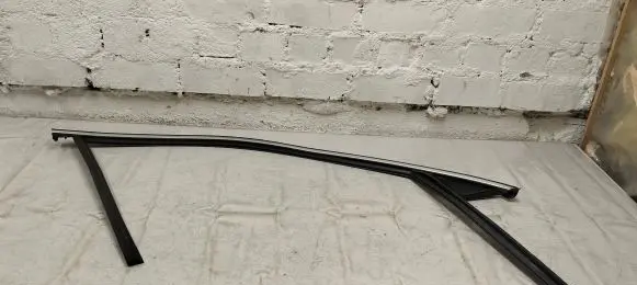 Volvo XC90 Rubber seal front door window/glass 31841450 31854175