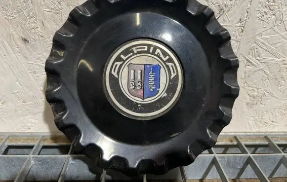 BMW 5 F10 F11 Non-original wheel cap