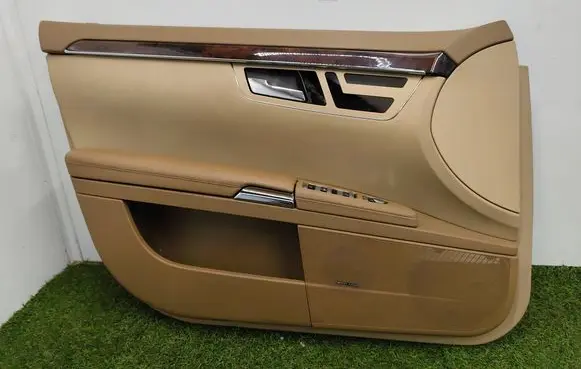 Mercedes-Benz S W221 Front door card panel trim W221720