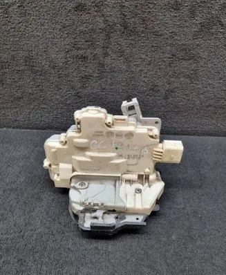 Audi A6 S6 C6 4F Front door lock 4F1837016
