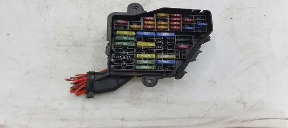 Audi A4 S4 B7 8E 8H Fuse module 1557458