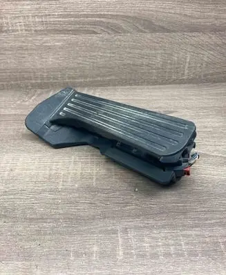 Volkswagen PASSAT B6 Accelerator throttle pedal 1K2721503M 6PV008745 Used