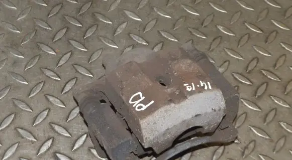 Toyota Prius (XW30) Front brake caliper