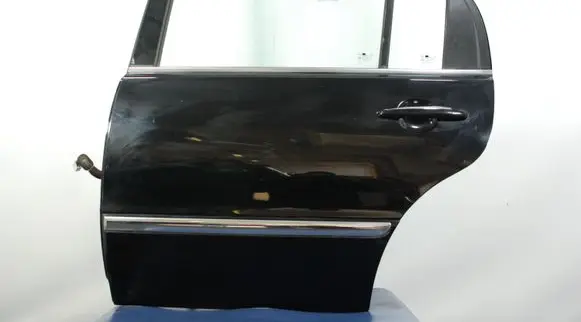 KIA Opirus Rear door