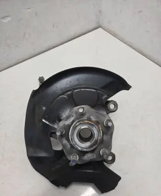 Nissan X-Trail T32 Front wheel hub 