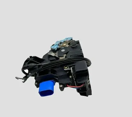 Volkswagen Golf V Rear door lock 7L0839016