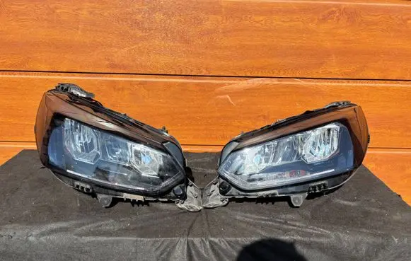 Peugeot 208 II Headlights/headlamps set 9833036180