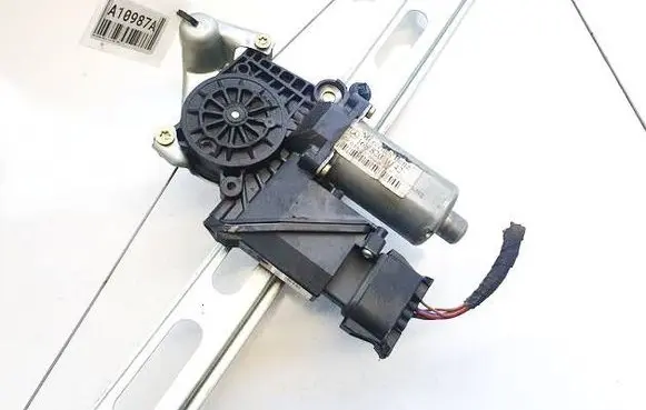 Mercedes-Benz A W168 Front door window regulator motor 1688201042