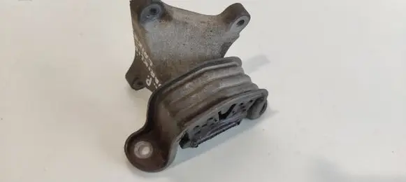 Volkswagen Transporter - Caravelle T5 Engine mount bracket