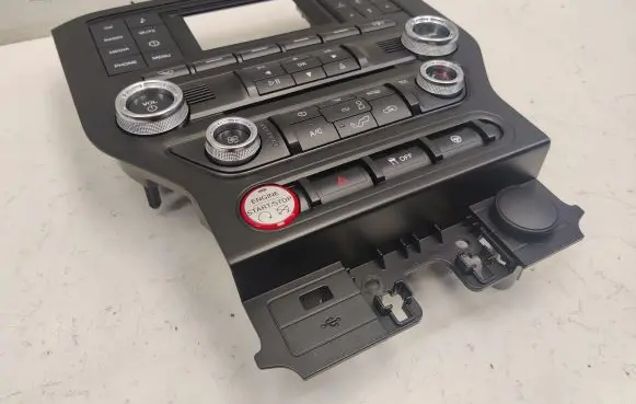 Ford Mustang VI Climate control unit FR3T18E243EC