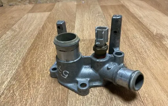 Ford Focus Thermostat/thermostat housing 1N1G8594