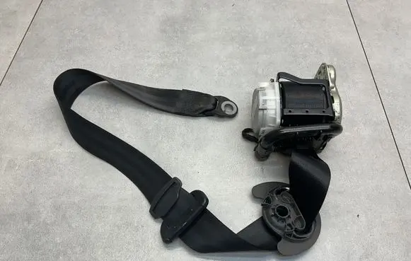Audi A3 S3 8V Front seatbelt 3066322