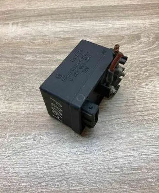 Peugeot 406 Glow plug pre-heat relay 0281003005 USED