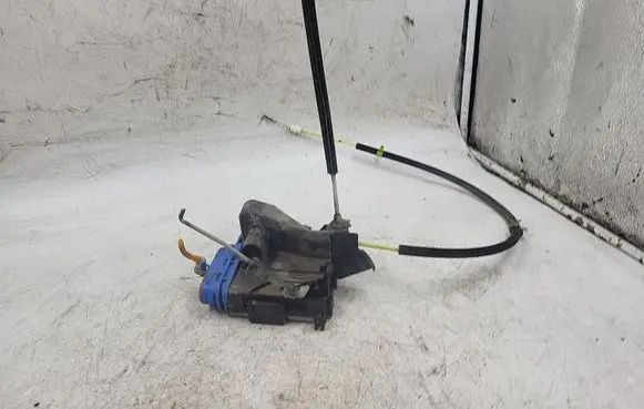 Audi A4 S4 B5 8D Rear door lock 8D0839016