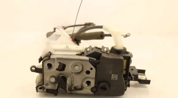 Citroen DS3 Front door lock 732312