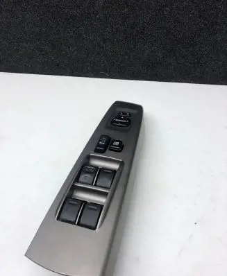 Toyota Prius (XW20) Electric window control switch 8482047050