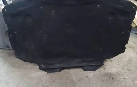 Engine bonnet/hood sound/heat insulation