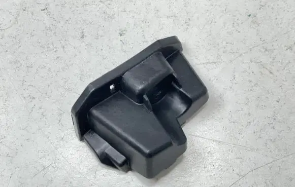 Headlight/headlamp mounting bracket