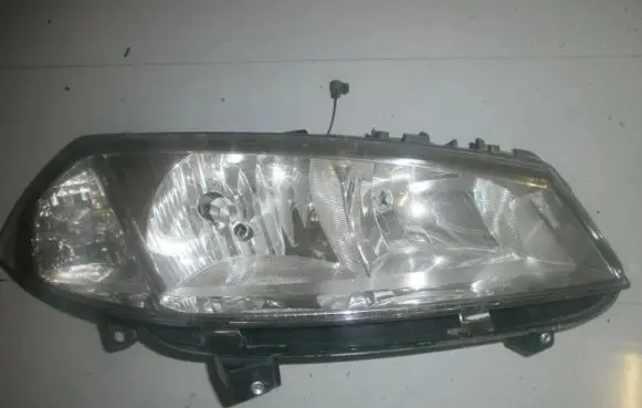 Renault Megane II Headlight/headlamp 7701064019