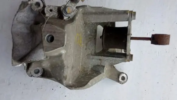 Audi Q7 4M Engine mounting bracket 4M0199308F