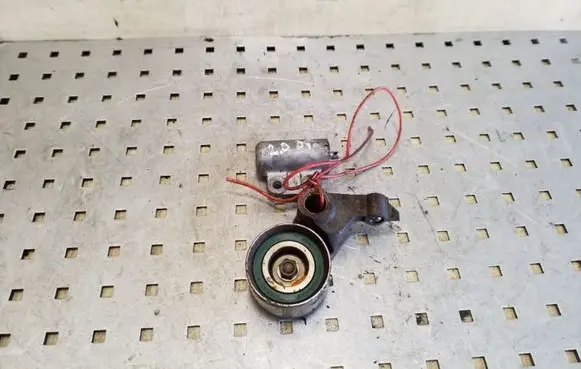 Toyota Avensis Verso Generator/alternator belt tensioner