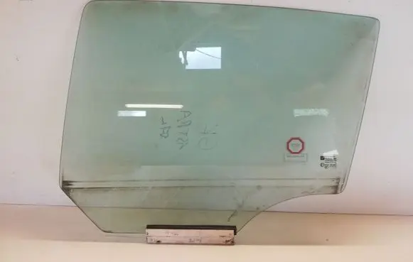 Opel Astra H Rear door window glass 43R001582