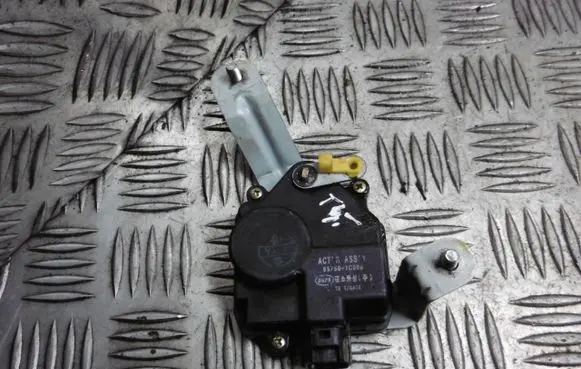 Hyundai Getz Shock absorber/damper mounting bracket 