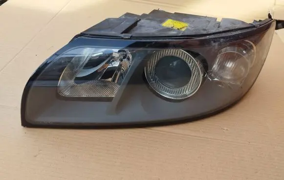 Volvo V50 Headlight/headlamp 30698885