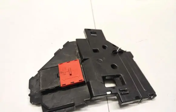 Mercedes-Benz C W205 Fuse box cover