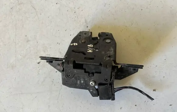 Opel Astra J Tailgate/trunk/boot lock/catch/latch 13500195