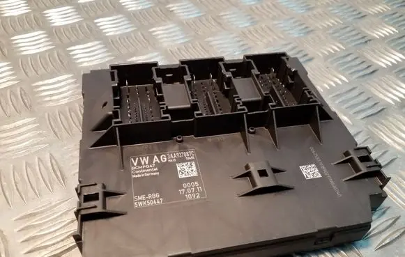 Volkswagen PASSAT B7 Comfort/convenience module 3AA937087C