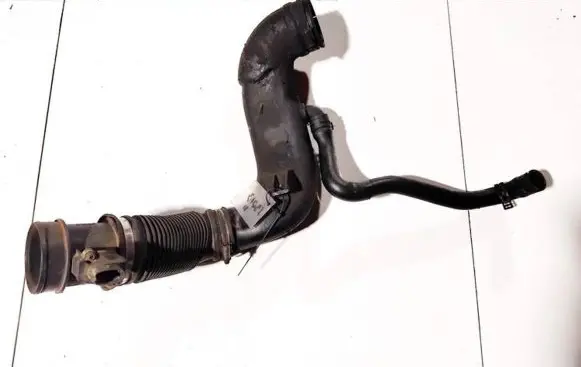 Opel Zafira B Air intake hose/pipe 55561910 329788454