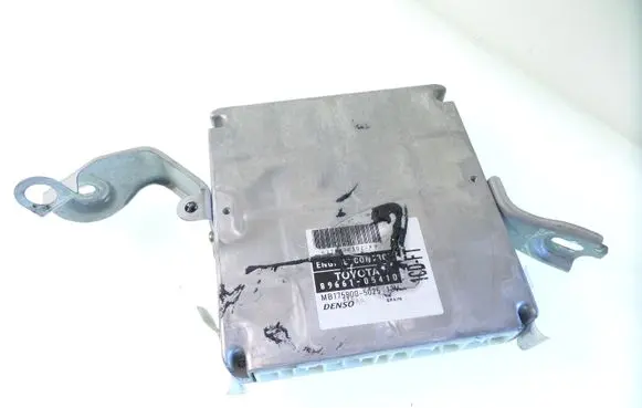 Toyota Avensis T220 Engine control unit/module 8966105410 MB1758005025