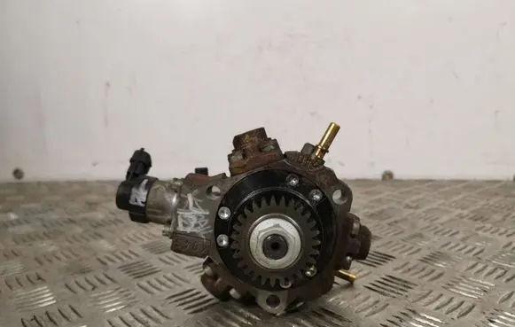 Nissan X-Trail T31 Fuel injection high pressure pump 0445010170