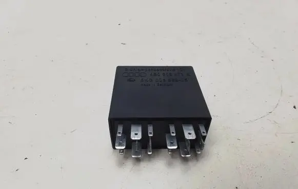 Skoda Fabia Mk1 (6Y) Light relay 4B0919471A 5KG00656805