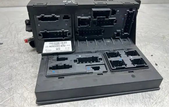 Mercedes-Benz E W211 SAM control unit 2115453901