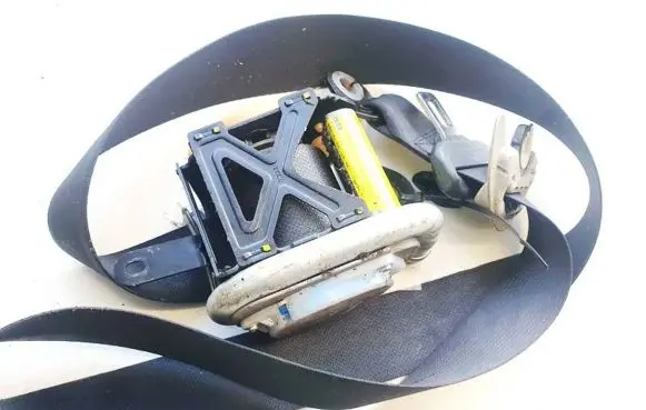 Toyota Avensis T250 Front seatbelt 7322005051 73220-05051