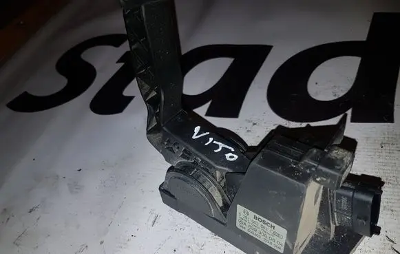 Mercedes-Benz Vito Viano W639 Accelerator throttle pedal A6393000604 0281002561 6393000604