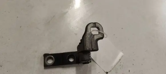 Ford Focus Front door lower hinge 31352690