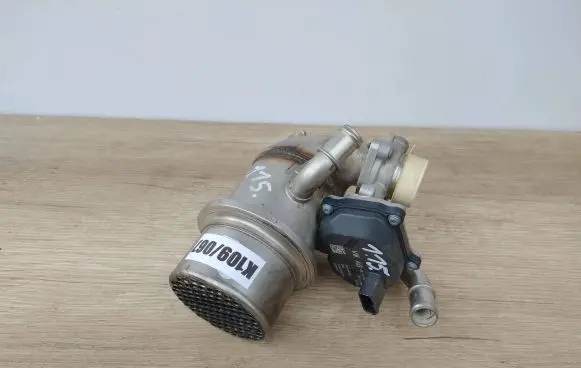 Skoda Octavia Mk2 (1Z) EGR valve 04L131501C