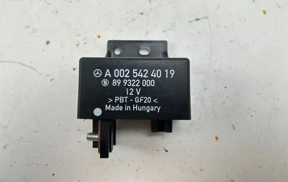 Mercedes-Benz Sprinter W906 Glow plug pre-heat relay A0025424019