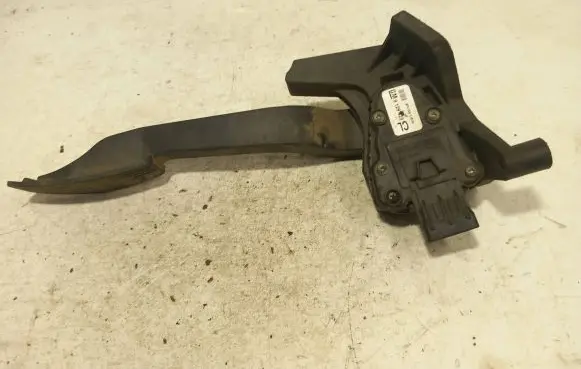 Opel Combo C Accelerator throttle pedal 9129423 6PV00811000