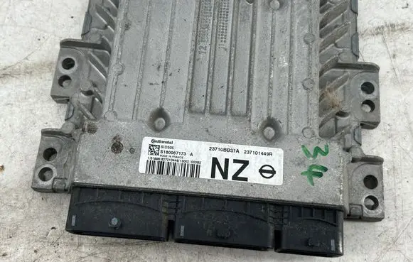 Nissan Qashqai Engine control unit/module 23710BB31A 237101449R S180067173A