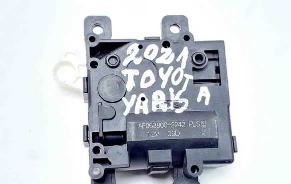 Toyota Yaris XP210 Intake manifold valve actuator/motor AE0638002242