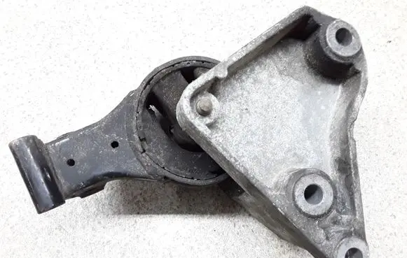 Cadillac BLS Engine mount bracket 24459821