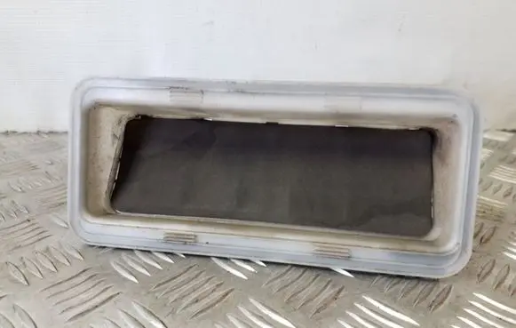 Suzuki Grand Vitara II Quarter panel pressure vent 7733065J00