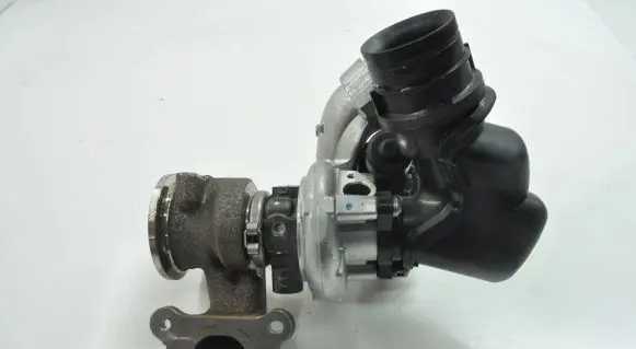 Volkswagen PASSAT B8 Turbo 04E145715F