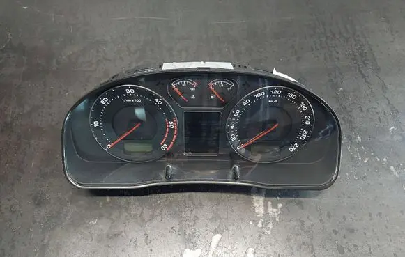 Skoda Superb B5 (3U) Speedometer (instrument cluster) 3U0920841A