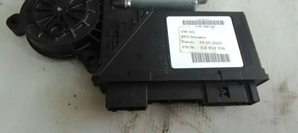 Volkswagen Touareg I Front door window regulator with motor 7L6959704 0130821764