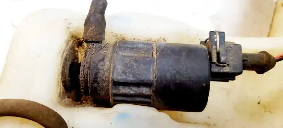 Mitsubishi Space Star Windscreen/windshield washer pump